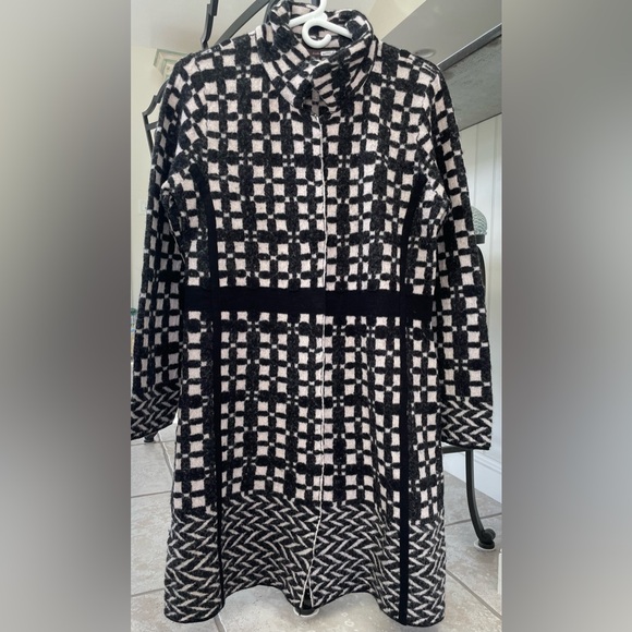 Women’s Black and White Checkered Trench Coat - Picture 1 of 2